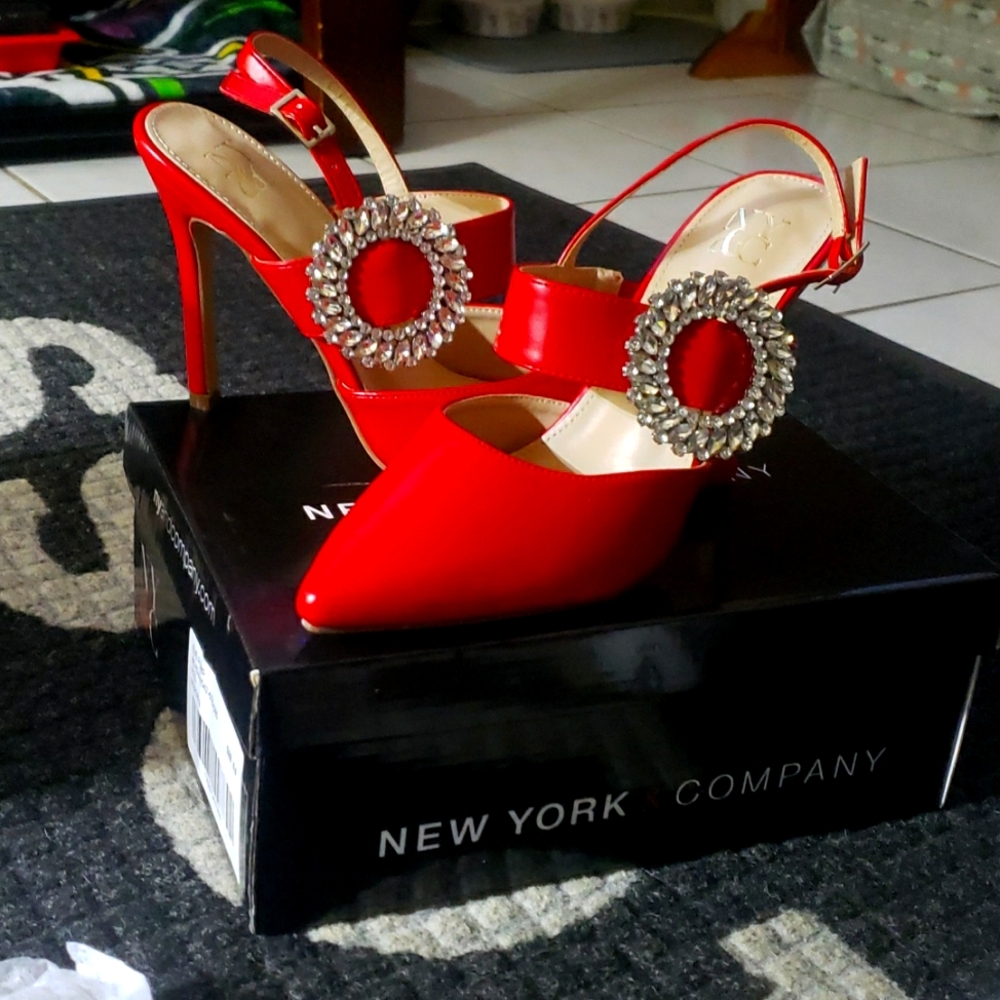 New York & Company Red Eve Pumps Size 8.5 US